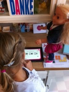 „Bist Du doof?“ – Lisas Tochter durfte die Puppe Cayla testen.