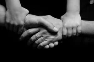 Elternfrage: Was tun, wenn Mama und Papa ganz unterschiedlich erziehen?