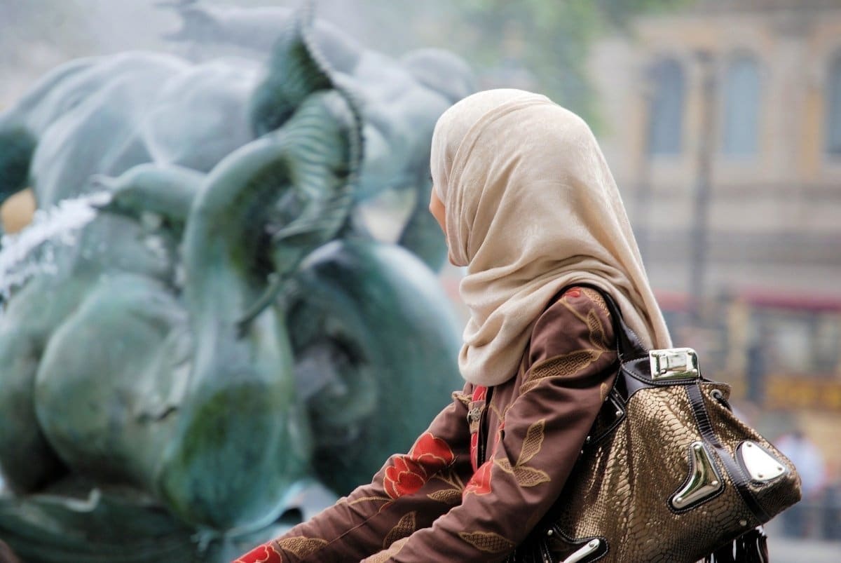 „Fühlst du dich als Frau im Islam ernst genommen?“: Nachgehakt – wie lebt es sich als Muslima mit Kopftuch in Deutschland?