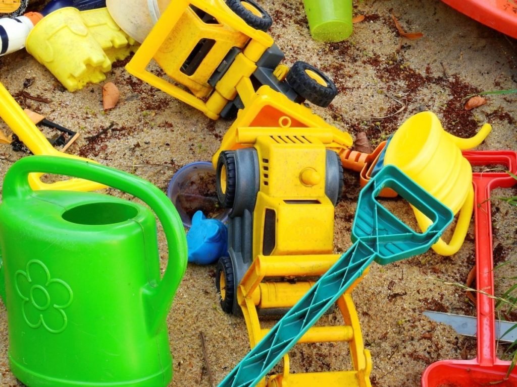 kindergarten sandkasten spielzeug