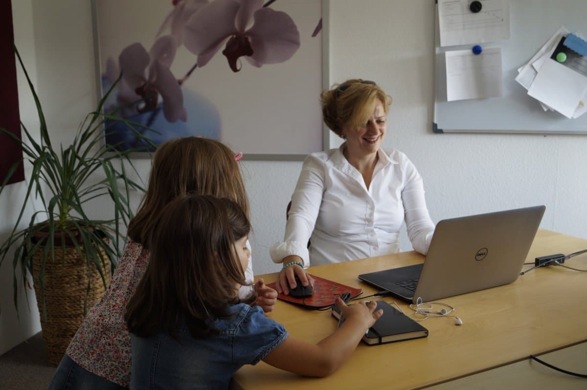 Gastbeitrag: Mein langer Weg zur Vereinbarkeit – wie ich nun Kinder und Beruf meisterte