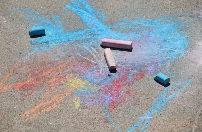 sidewalk chalk 3367719 1280