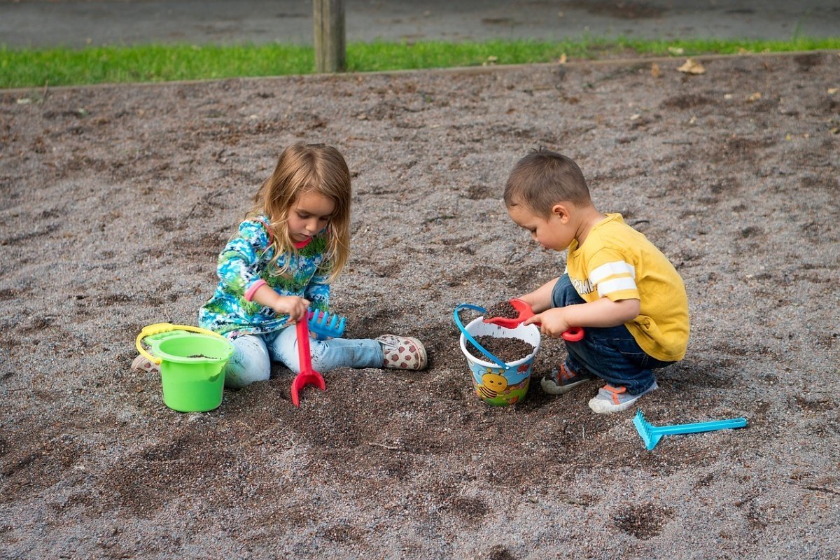 Leserfrage: Müssen Kinder eigentlich immer mit allen Kindern spielen?