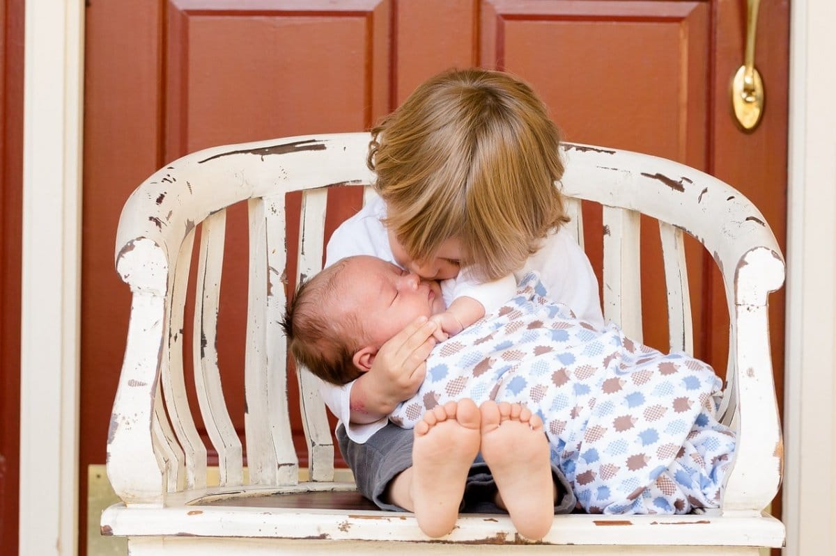 Interview zum Thema Hausgeburt: Wenn Kleinkinder bei der Geburt des Geschwisterchens dabei sind