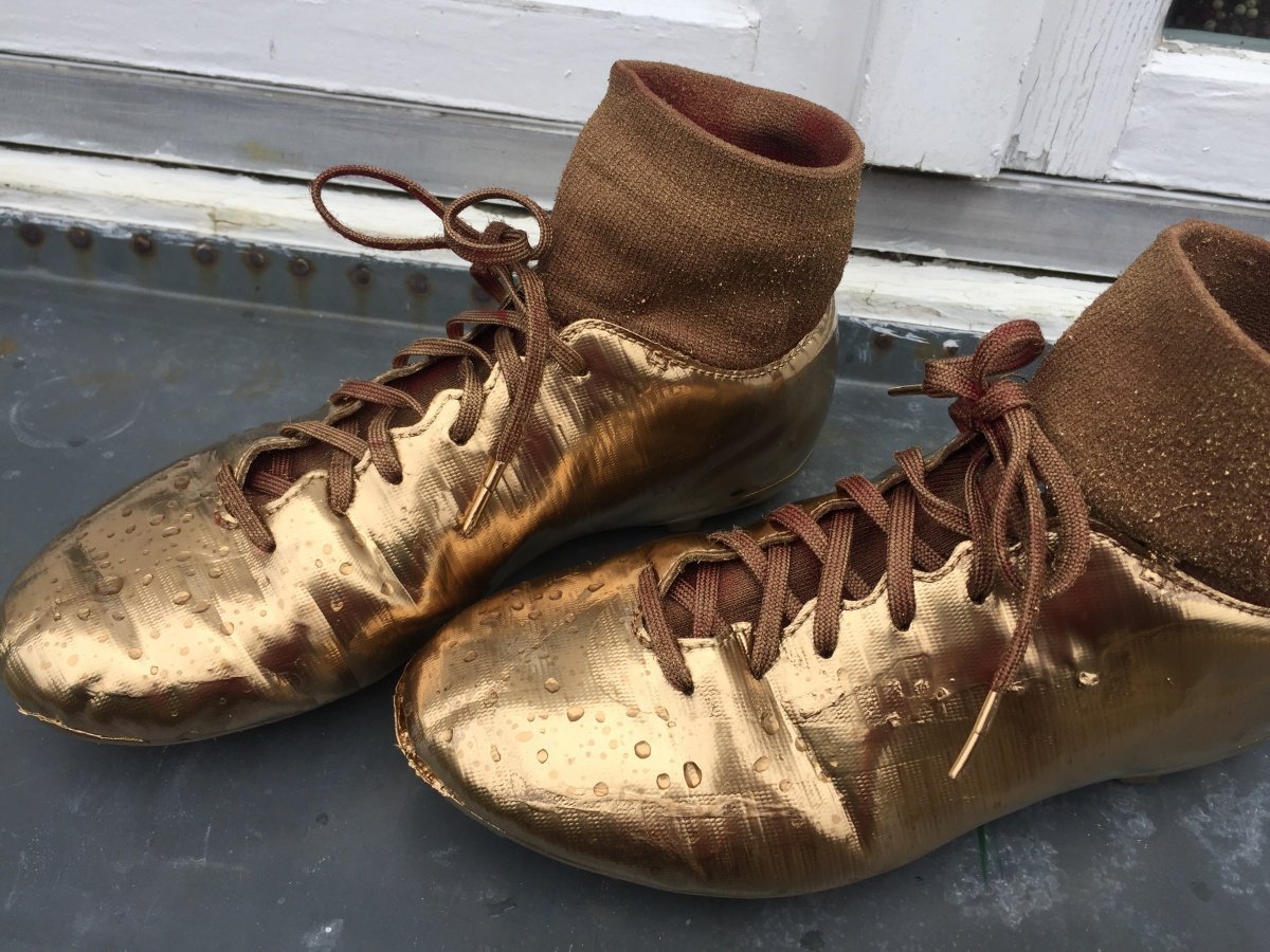 goldene schuhe
