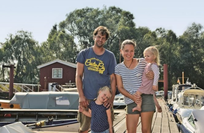 hausboot familienfoto