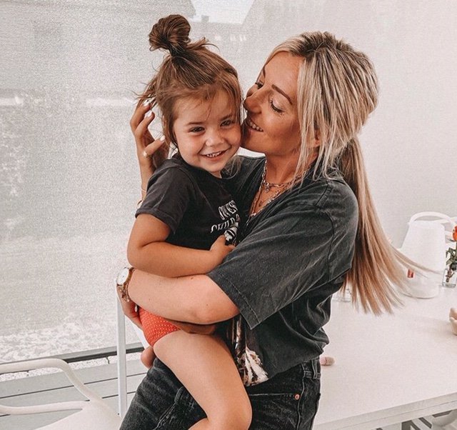 „Ich war überrascht, wie überfordert ich erstmal war“: Instagram-Star Karo Kauer über ihre Mutterschaft
