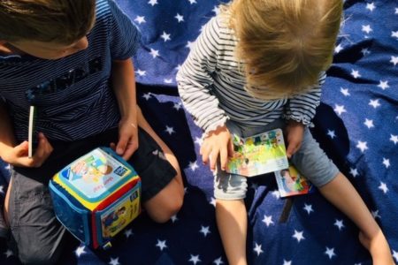 Spielen, lesen und lernen: Diesen Bücherwürfel lieben alle Kinder