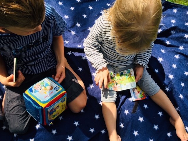 Spielen, lesen und lernen: Diesen Bücherwürfel lieben alle Kinder