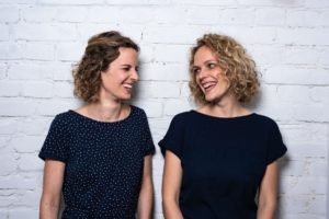 Erstes Jahr mit Kind: Katharina und Lisa im Eltern-Podcast über WOW MOM