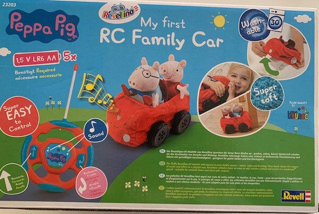Pepparück - Pepparück Pepparück - Pepparück - Wir haben das Plüsch-Auto „Peppa Pig“ von Revellino für Euch getestet und dürfen auch zwei Autos an Euch verlosen. Ostern kann kommen!