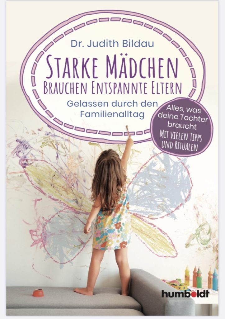 StarkeMädchen 723x1024 - Mädchenmutter Judith Bildau: Brauchen Töchter eine andere Erziehung als Söhne? StarkeMädchen 723x1024 - Mädchenmutter Judith Bildau: Brauchen Töchter eine andere Erziehung als Söhne? - Dr. Judith Bildau ist mir vier Schwestern aufgewachsen und hat selbst fünf Töchter. Sie sagt: Starke Mädchen brauchen entspannte Eltern.