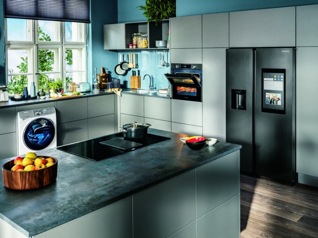 SAMSUNG Kitchen No Actors Open Angle 2083 heller 30Proz