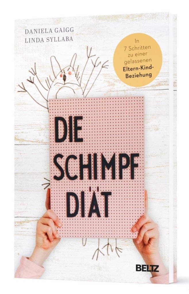 schimpfdiät2 658x1024 - Schimpf-Diät: Endlich Familie genießen ohne Motzen und Schreien schimpfdiät2 658x1024 - Schimpf-Diät: Endlich Familie genießen ohne Motzen und Schreien - Ihr kennt doch alle das doofe Gefühl, wenn wir als Eltern überreagiert haben. Und dann? Fühlen wir uns danach NOCH unzulänglicher und haben ein schlechtes Gewissen. Linda Syllaba und Daniela Gaigg helfen uns mit ihrem Buch "Die Schimpf-Diät" raus aus der Falle.