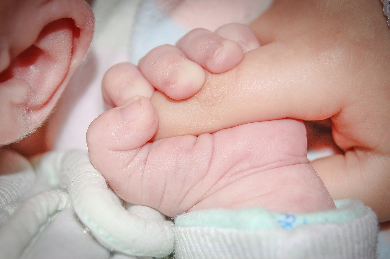 Mit Bauchschmerzen in die Klinik, mit Baby zurück: Ich wusste bis zur Geburt nicht, dass ich schwanger bin