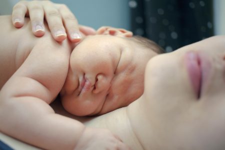 Kann man Babys verwöhnen? Das gewünschteste Wunschkind aller Zeiten antwortet