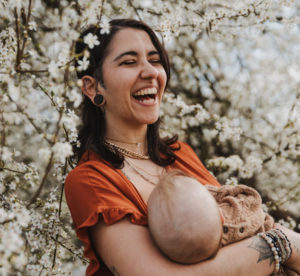 Ein neues Baby in der Polyfamilie – Elena erzählt uns von ihrer Mutterschaft