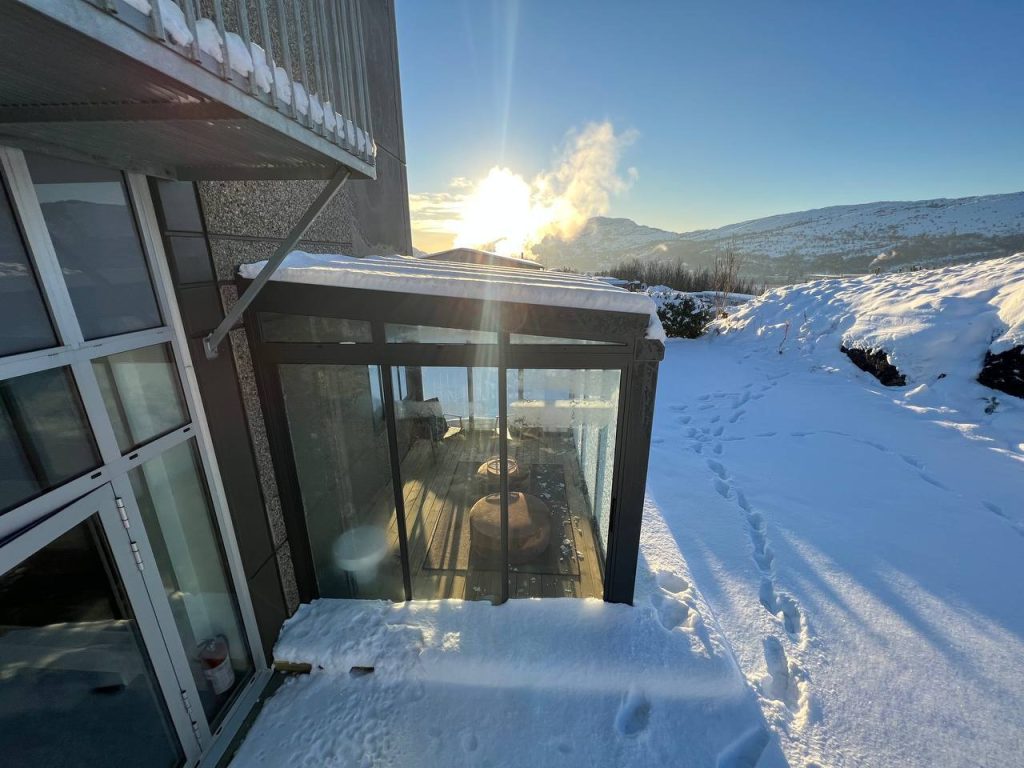 Terrassenupgrade gefällig? Mit einer Pergola von PERGOLUX wird das Gartenglück perfekt! 2 Pergolux