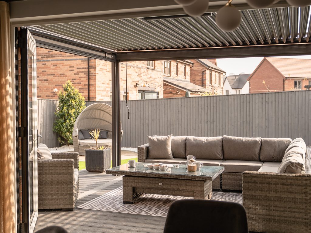 Terrassenupgrade gefällig? Mit einer Pergola von PERGOLUX wird das Gartenglück perfekt! 3 Pergola