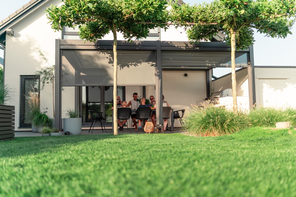 Terrassenupgrade gefällig? Mit einer Pergola von PERGOLUX wird das Gartenglück perfekt! 4 Pergola