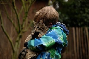 Kuscheln bei Jungs: Ist weiche Männlichkeit so ein Problem?