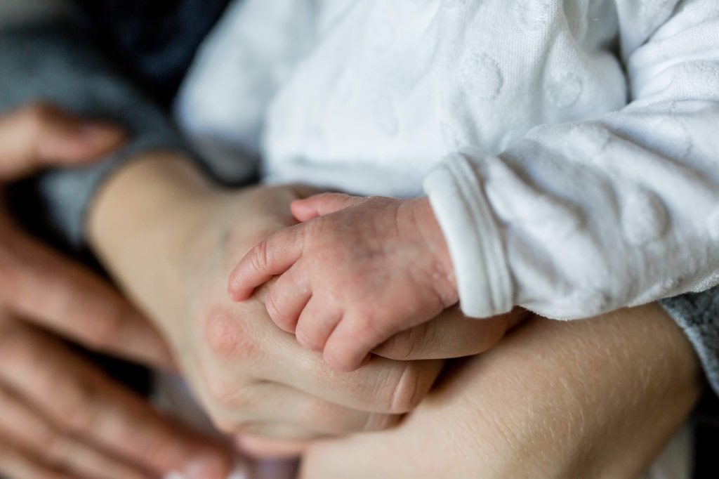 Equal Care: Schon in der Schwangerschaft darüber sprechen! 4 Baby