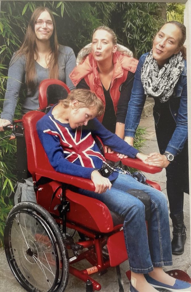 "Kinderdemenz": Unsere Schwester erkrankte früh an NCL und starb mit 28 5 Kinderdemenz