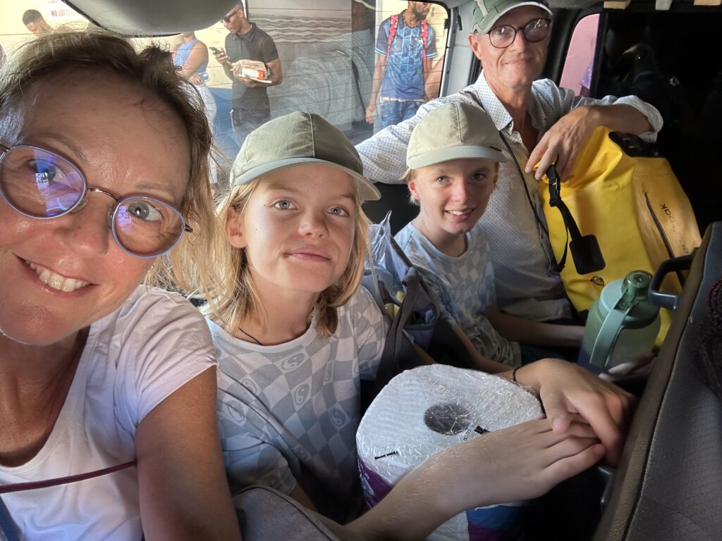 Kurswechsel ins Blaue: Eine Familie auf großem Segel-Abenteuer 4 Einkaufen auf Grenada